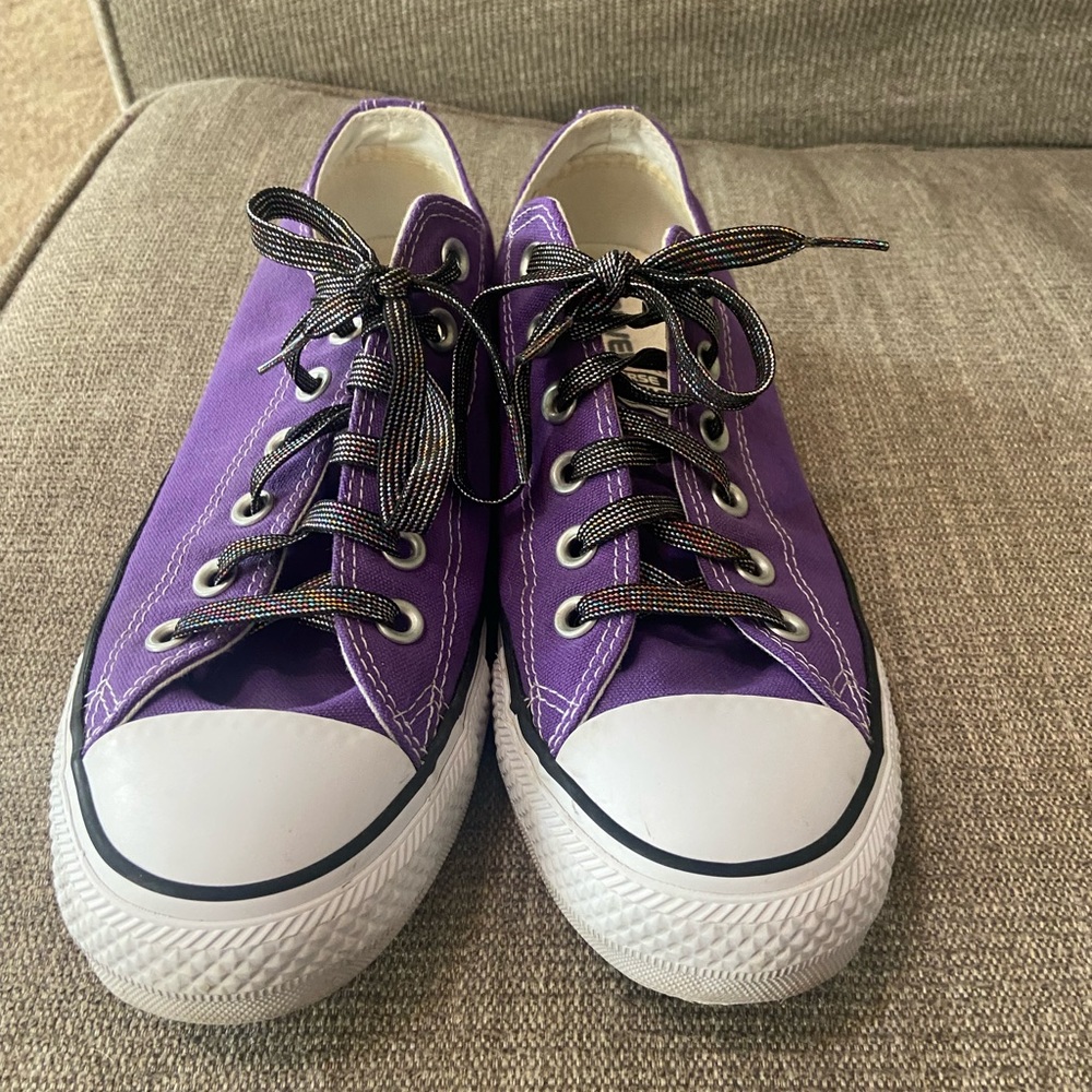 Unisex Converse all-star chuck Taylor purple sneakers. Size 8 women size 6 men’s